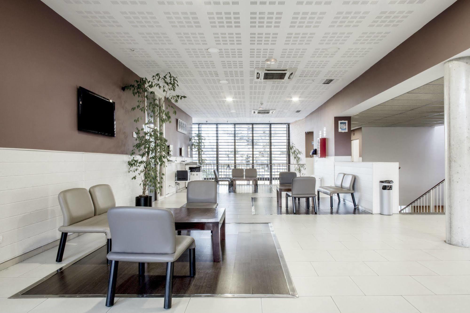 Residencia Universitaria Resa Giner De Los Rios Alcala de Henares Exterior photo